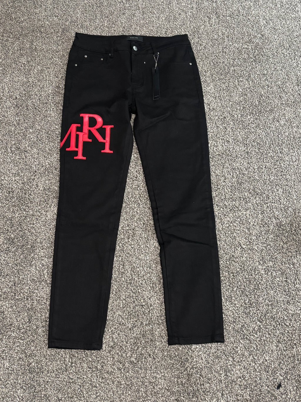 BLACK AND RED LOGO AMIRI JEAN