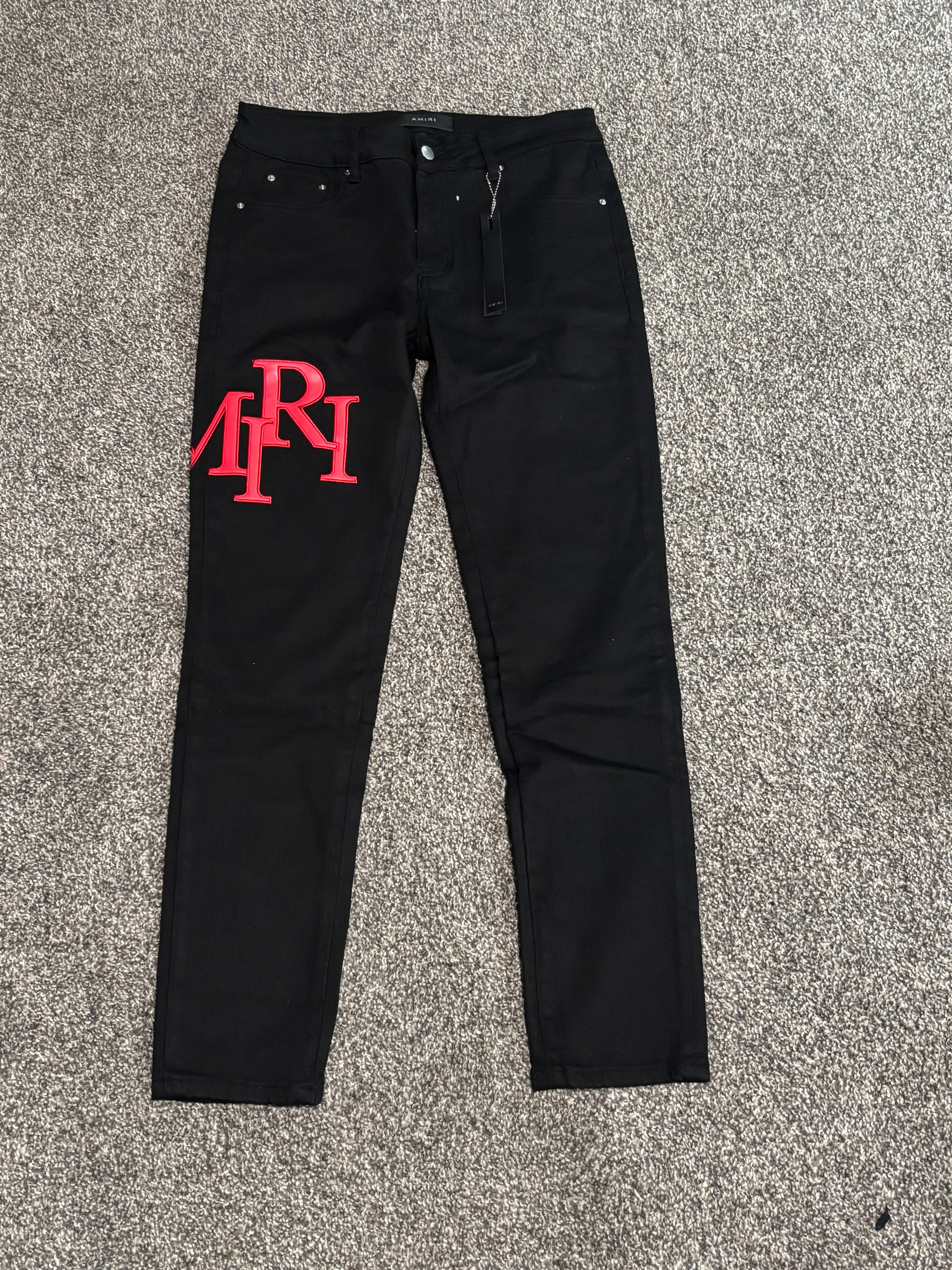 BLACK AND RED LOGO AMIRI JEAN