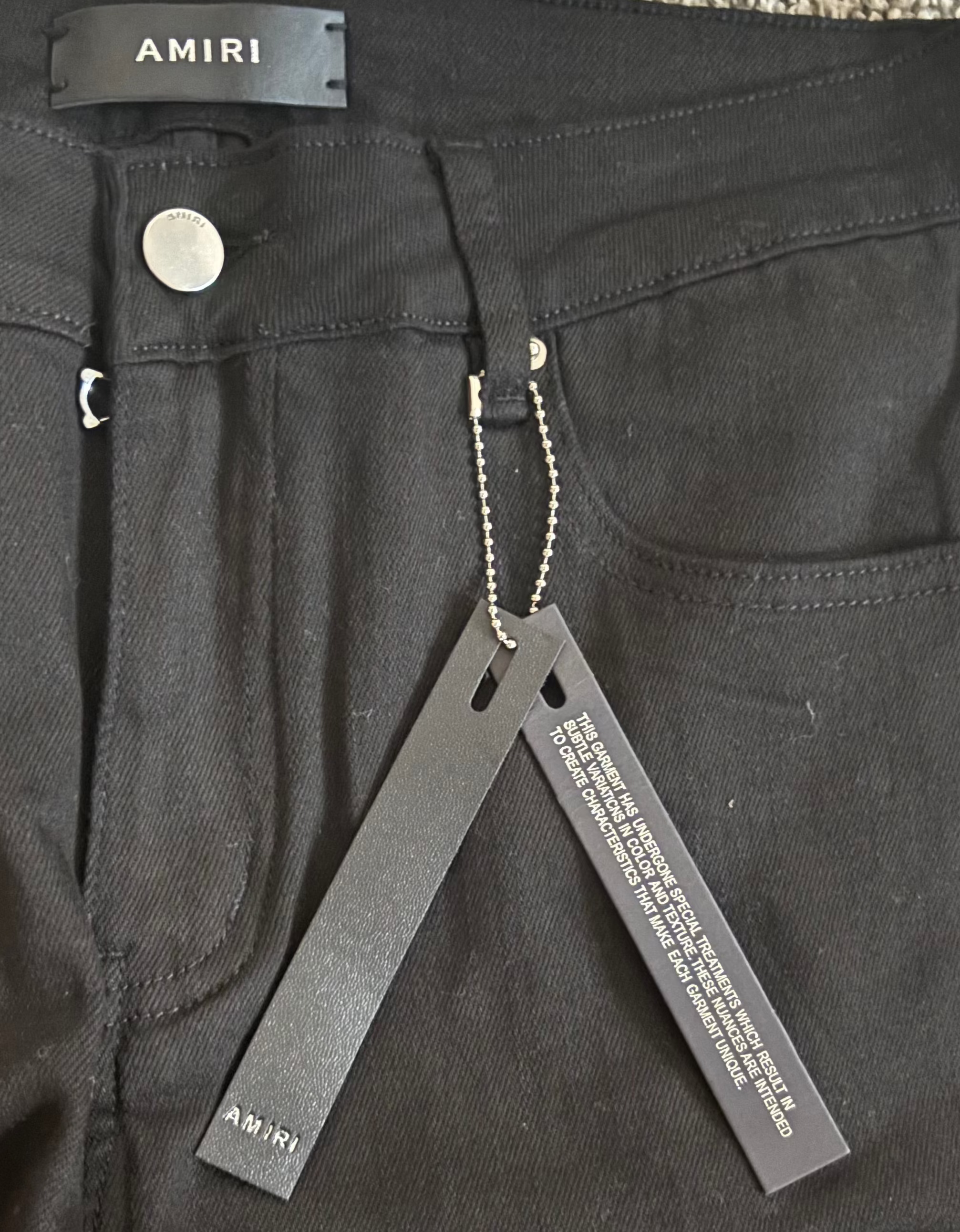 BLACK AND RED LOGO AMIRI JEAN
